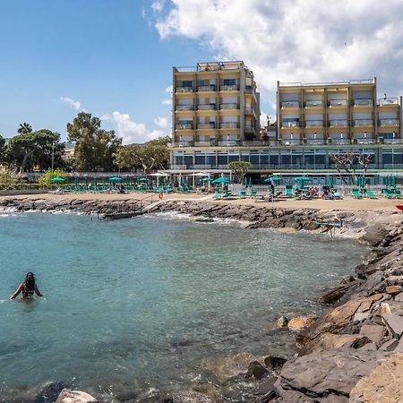 Hotel Bellevue Et Mediterranee Diano Marina Dış mekan fotoğraf