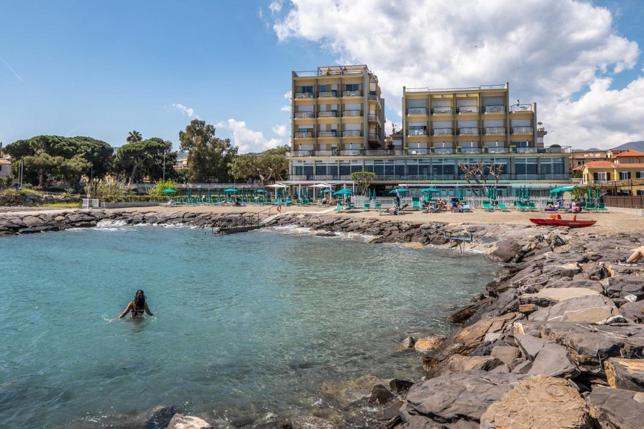 Hotel Bellevue Et Mediterranee Diano Marina Dış mekan fotoğraf