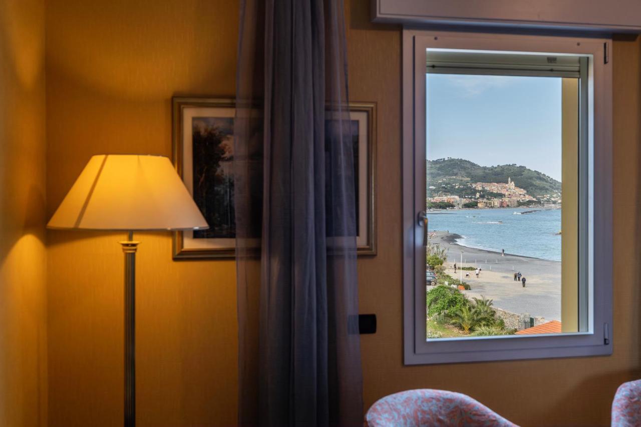 Hotel Bellevue Et Mediterranee Diano Marina Dış mekan fotoğraf