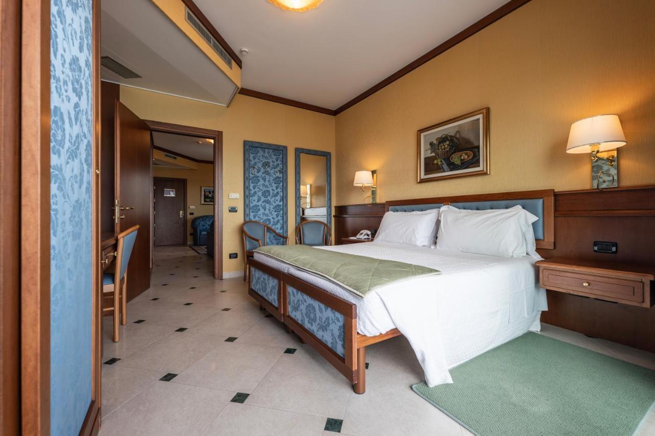 Hotel Bellevue Et Mediterranee Diano Marina Dış mekan fotoğraf
