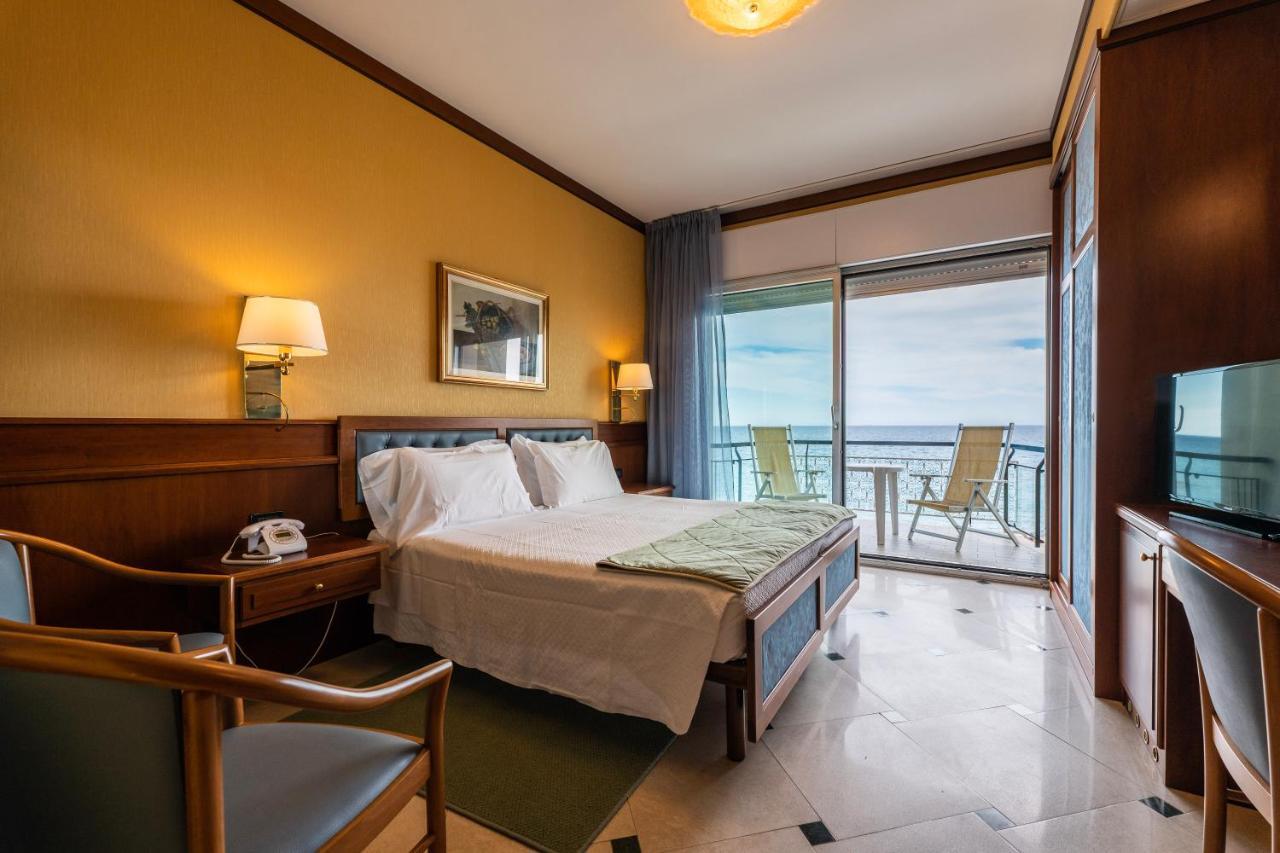 Hotel Bellevue Et Mediterranee Diano Marina Dış mekan fotoğraf
