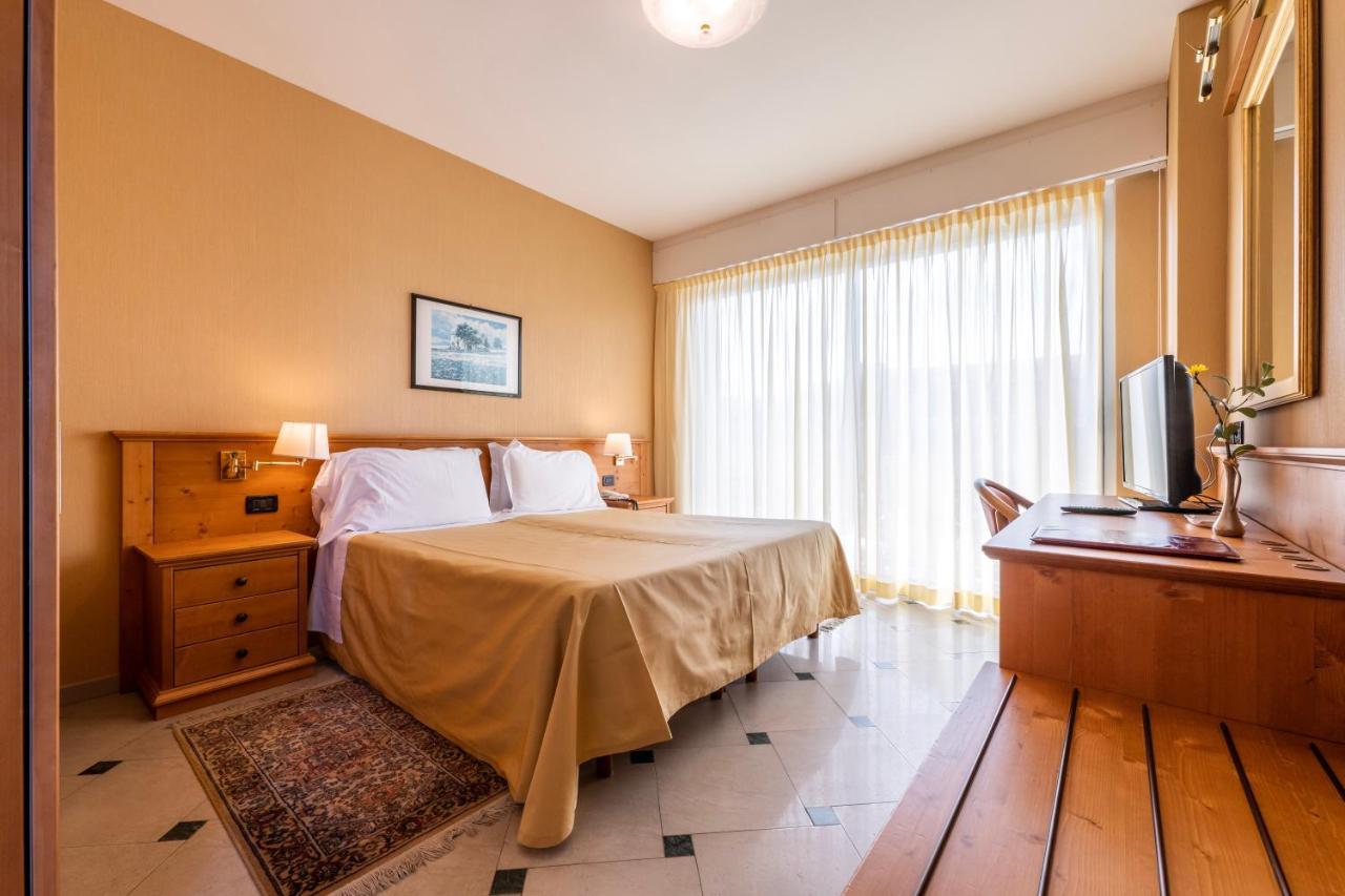 Hotel Bellevue Et Mediterranee Diano Marina Dış mekan fotoğraf
