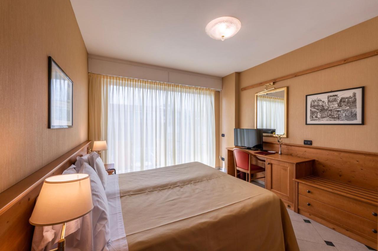 Hotel Bellevue Et Mediterranee Diano Marina Dış mekan fotoğraf