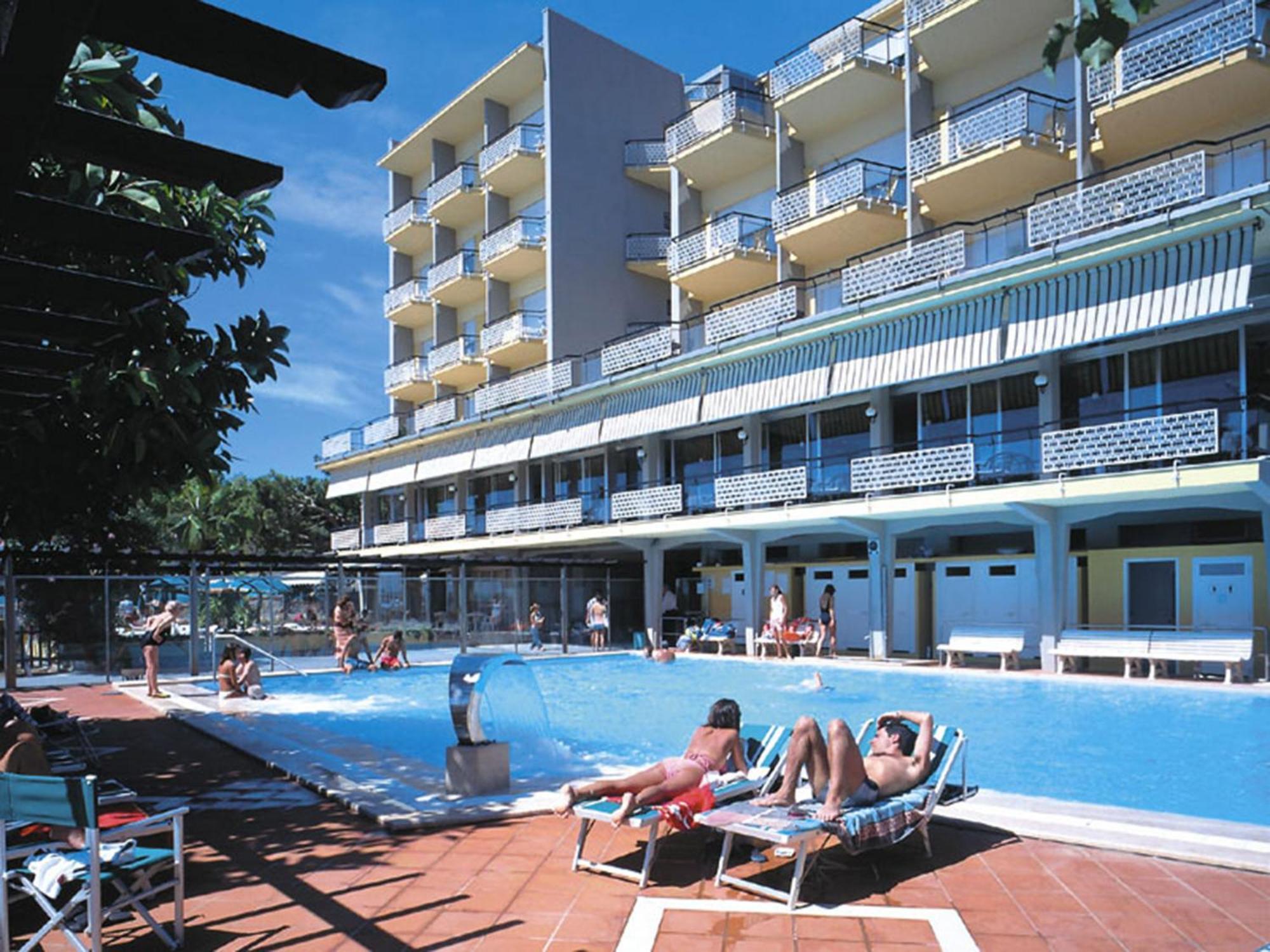 Hotel Bellevue Et Mediterranee Diano Marina Dış mekan fotoğraf