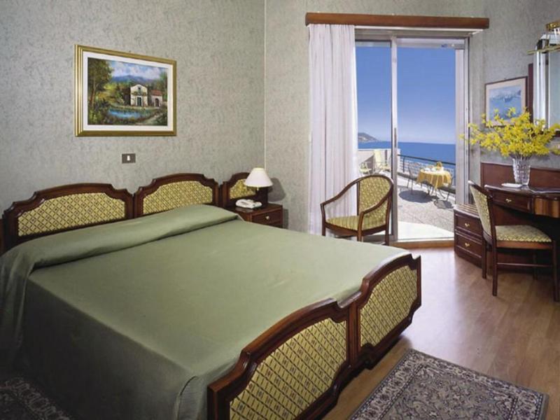 Hotel Bellevue Et Mediterranee Diano Marina Dış mekan fotoğraf