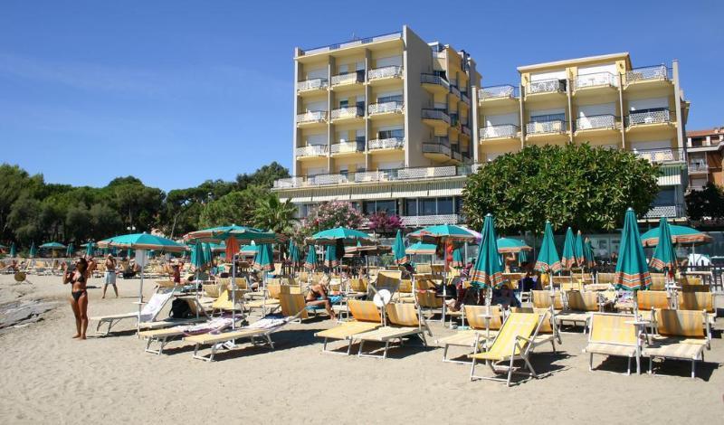 Hotel Bellevue Et Mediterranee Diano Marina Dış mekan fotoğraf