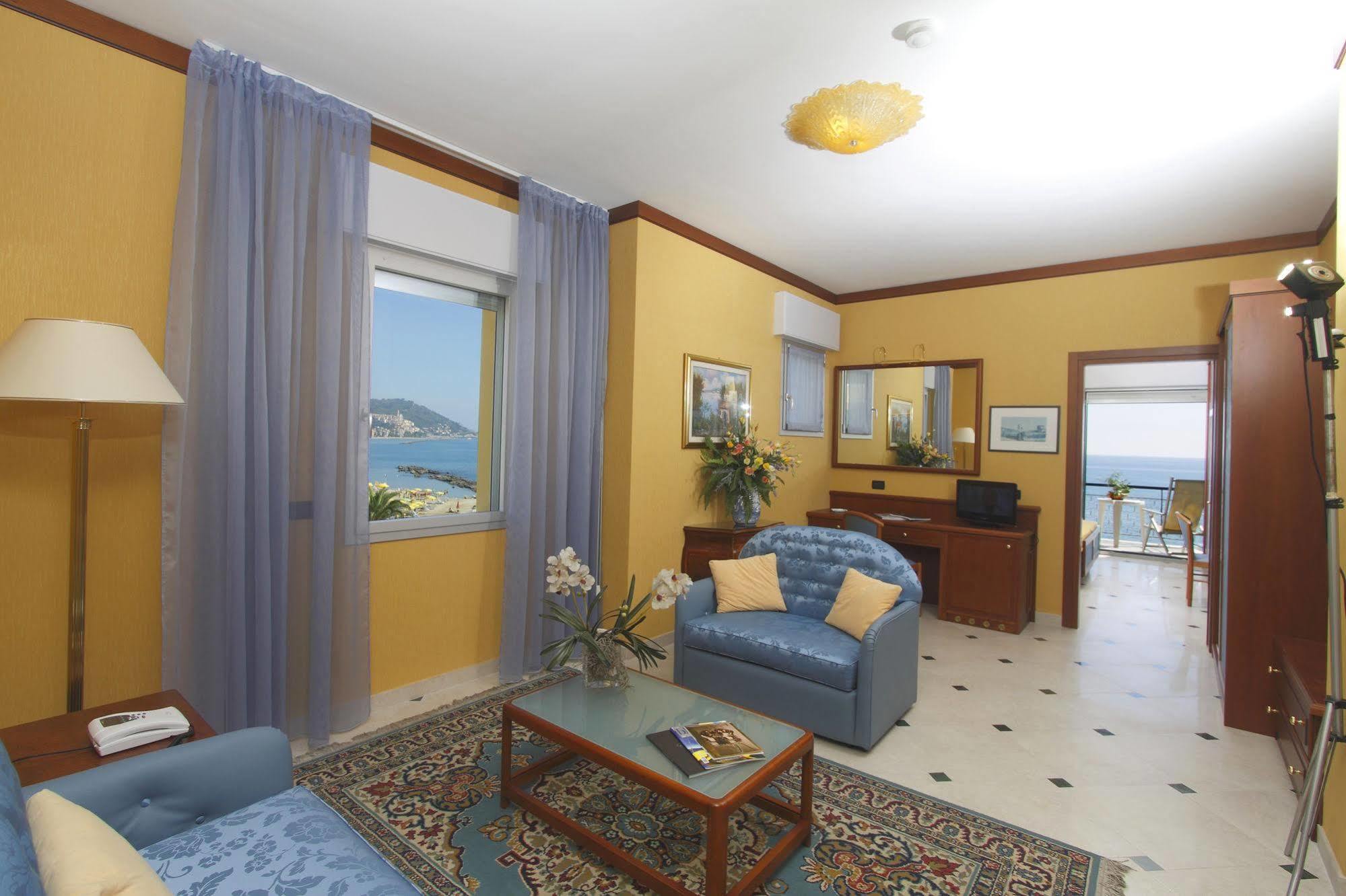Hotel Bellevue Et Mediterranee Diano Marina Dış mekan fotoğraf