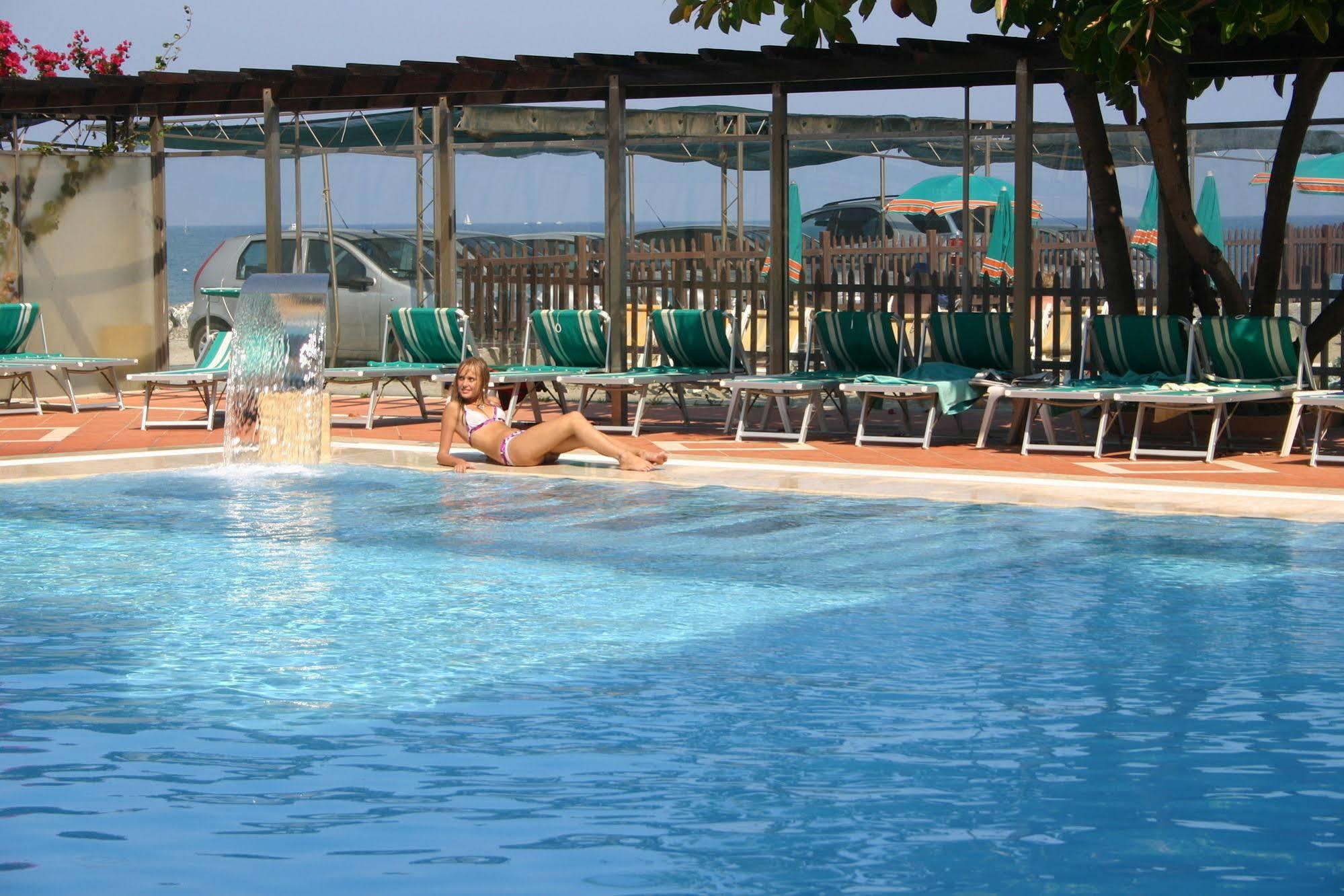 Hotel Bellevue Et Mediterranee Diano Marina Dış mekan fotoğraf