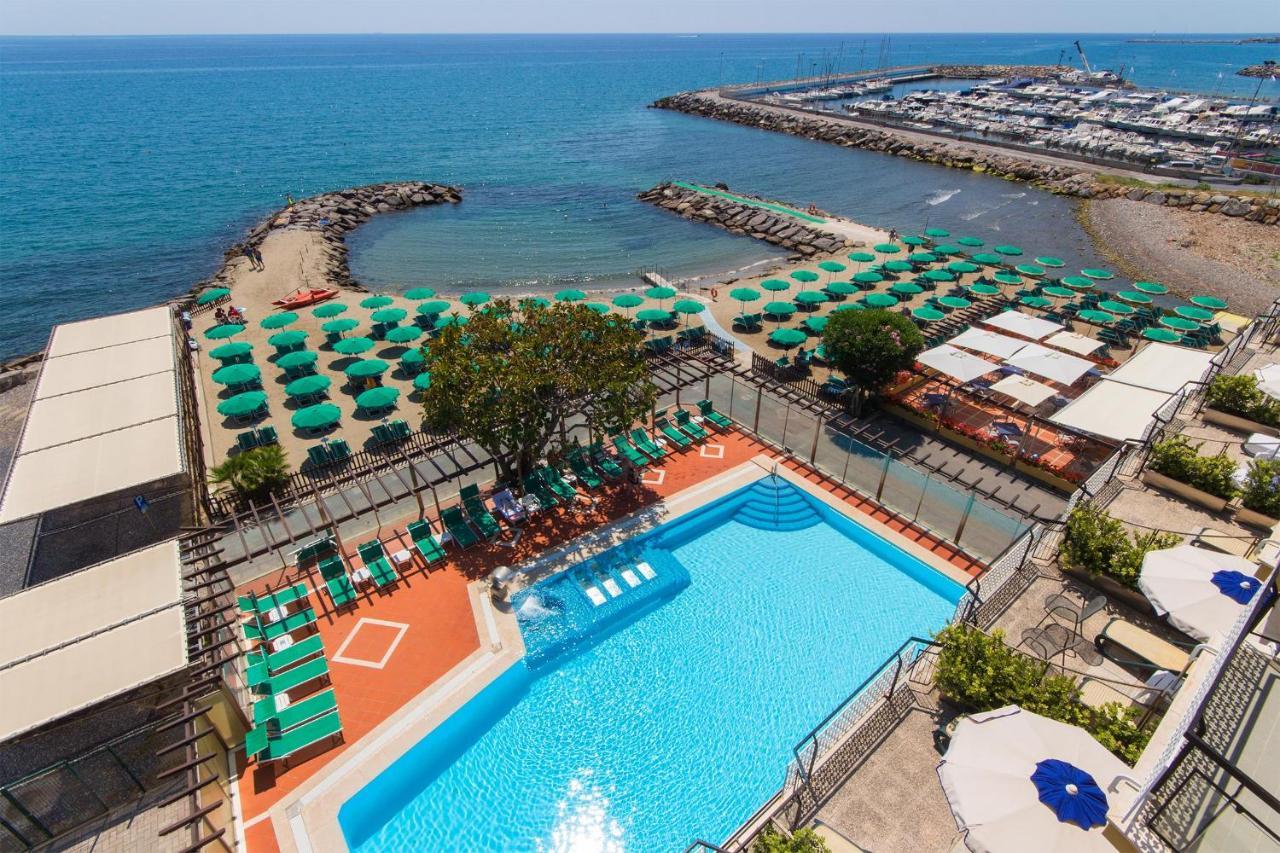 Hotel Bellevue Et Mediterranee Diano Marina Dış mekan fotoğraf