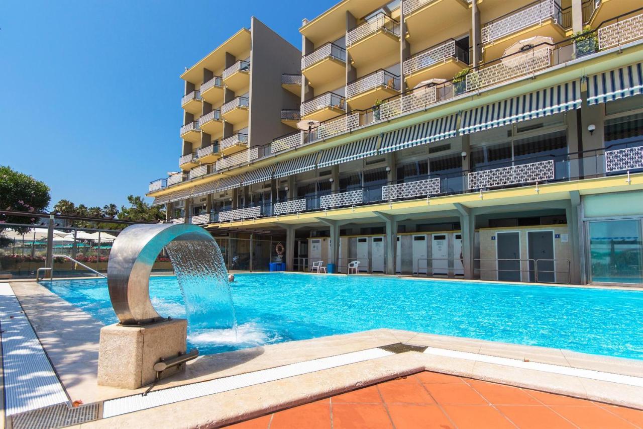 Hotel Bellevue Et Mediterranee Diano Marina Dış mekan fotoğraf
